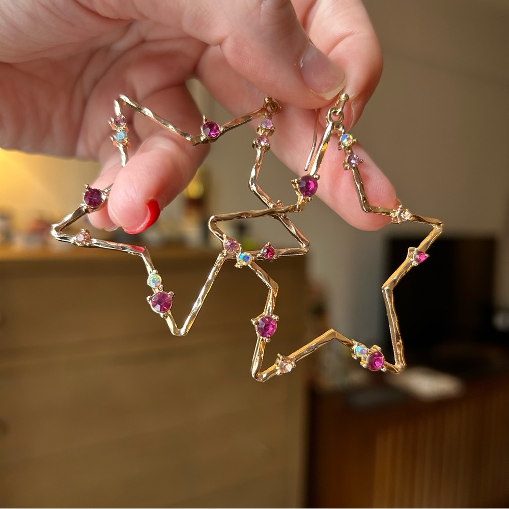 NWOT Star shaped hoop earrings
